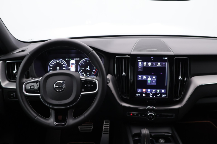Volvo XC60 2.0 B4 145kW R-Design CZ Aut.