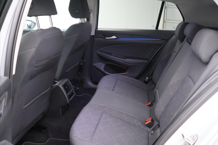 Volkswagen Golf 1,0 TSI 81kW Life M6