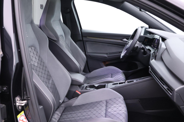 Volkswagen Golf 2,0 TDI DSG R-line Virtual DPH