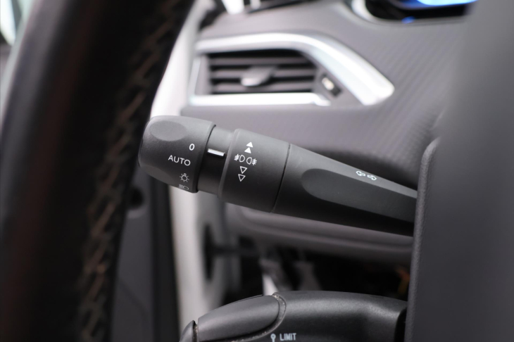 Peugeot 2008 1,6 HDI 73kW CZ