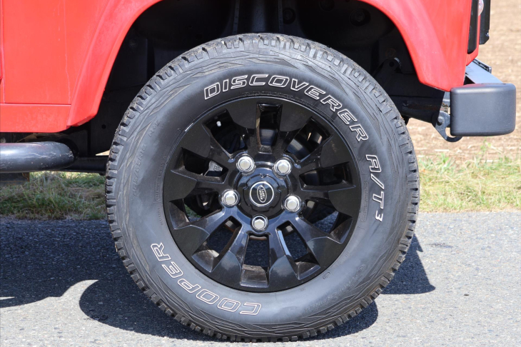 Land Rover Defender 2,4 TD4 7-Míst Kůže A/C 4x4