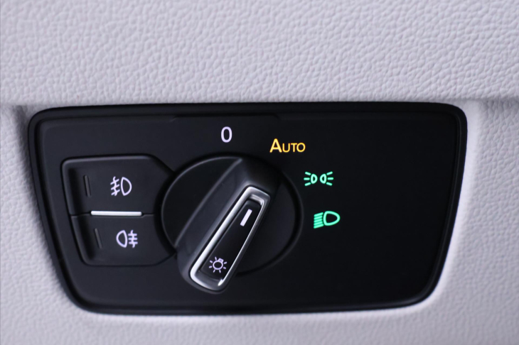 Volkswagen Passat 2,0 TDI  DSG LED Elegance DPH