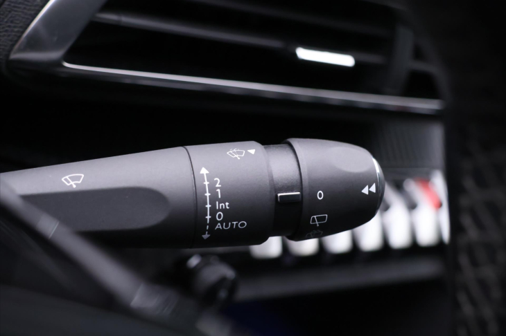 Peugeot 5008 1,5 HDI 96kW Allure 7-Míst DPH