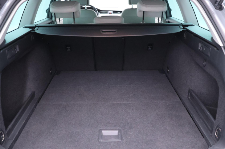 Volkswagen Passat 2,0 TDI  DSG LED Elegance DPH