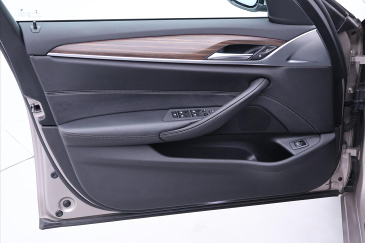 BMW Řada 5 2,0 520d xDrive 140kW