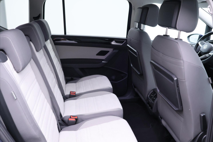 Volkswagen Touran 2,0 TDI DSG Highline 7Míst DPH