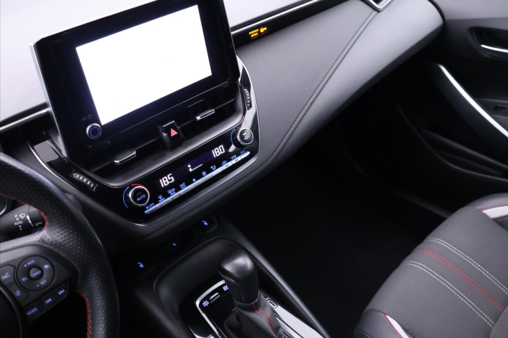 Toyota Corolla 1,8 Hybrid e-CVT 1.Maj DPH GR