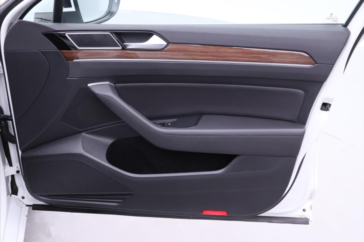 Volkswagen Passat 2,0 TDI 140kW R-line 4M CZ DPH