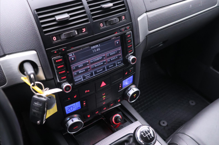 Volkswagen Touareg 3,0 TDi 176kW CZ 4M Serv.kniha