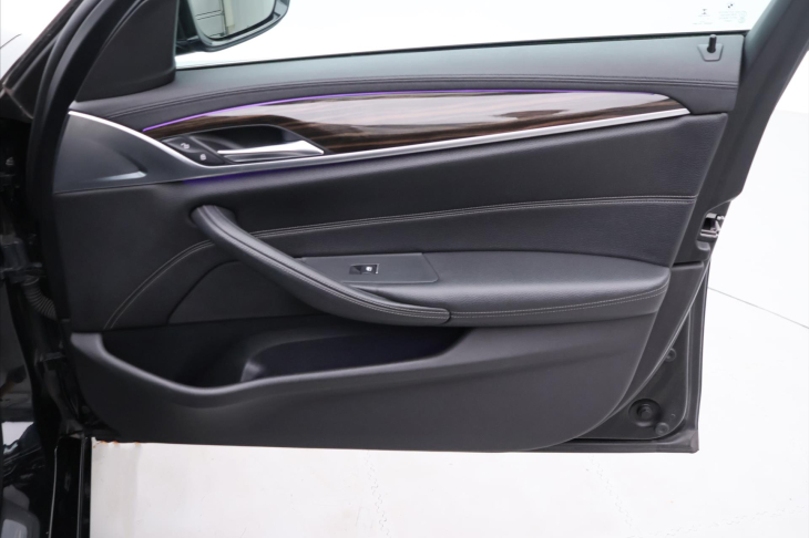 BMW Řada 5 2,0 520d Aut 140kW Luxury Line