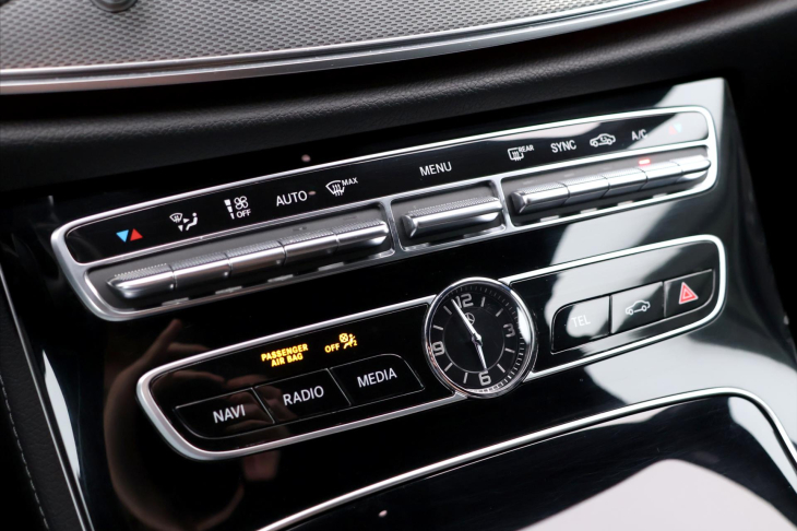 Mercedes-Benz Třídy E 2,9 400D 250kW AMG Softclose