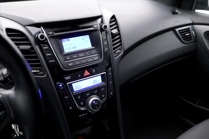 Hyundai i30 1.6 GDI 99kW CZ Trikolor Tažné