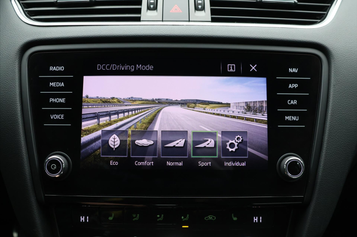 Škoda Octavia 2,0 TSI 180kW DSG 1.Maj. RS