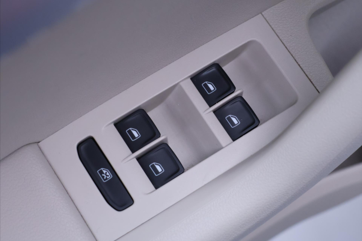 Škoda Octavia 1,6 TDI Elegance DPH CZ