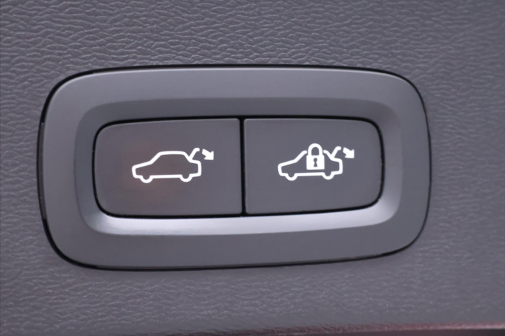 Volvo XC40 2,0 182KW R-DESIGN Kamera DPH