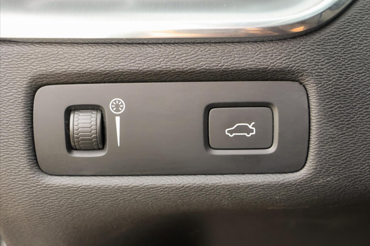 Volvo XC60 2,0 B5 183kW AWD Summum DPH