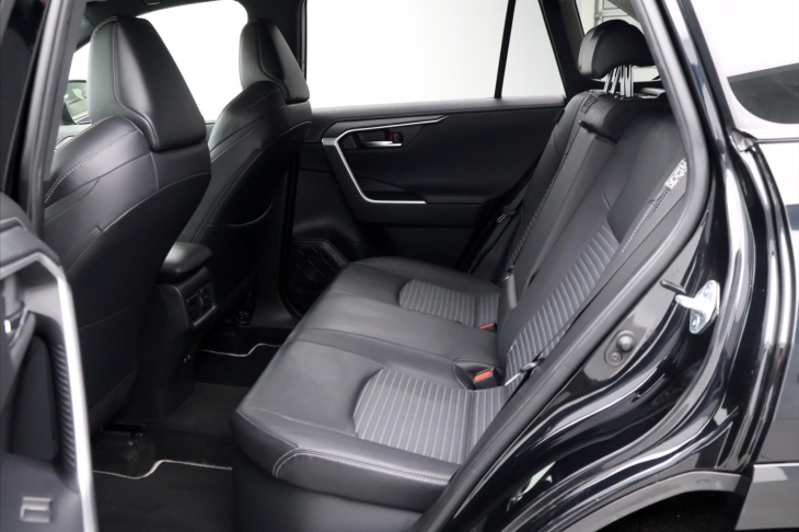 Toyota RAV4 2,5 HB Black Edition 4WD CZ DPH