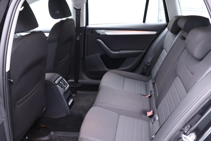 Škoda Octavia 1,8 TSI 132kW DSG Elegance CZ