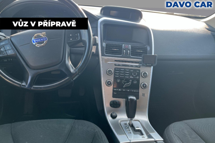 Volvo XC60 2,4 120 kW Kinetic AWD CZ DPH