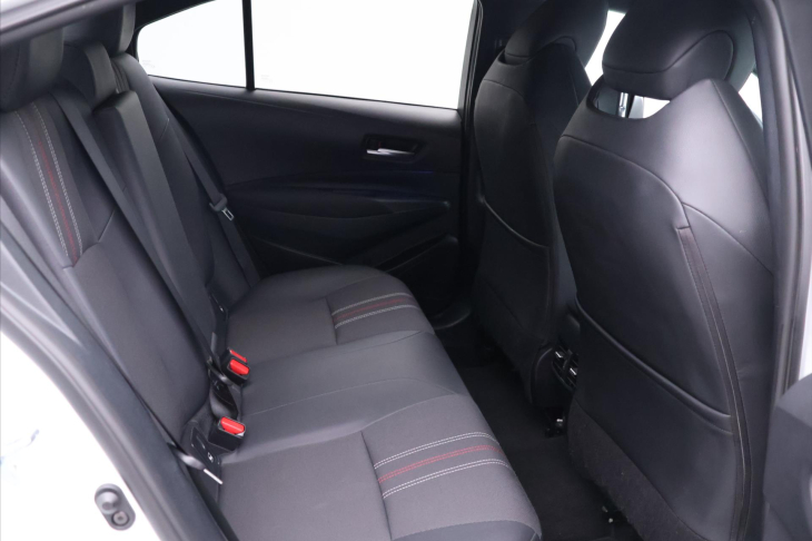 Toyota Corolla 1,8 Hybrid e-CVT 1.Maj DPH GR