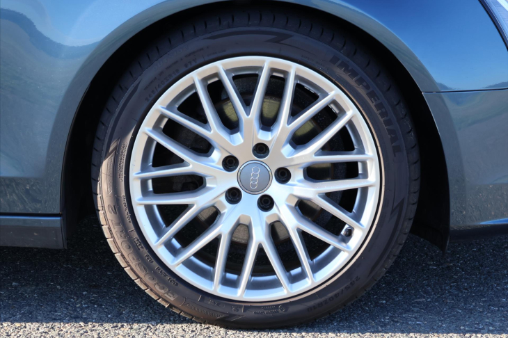 Audi A4 2,0 TDI 130kW Quattro S line