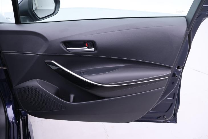 Toyota Corolla 2,0 HEV CZ Executive Sport DPH