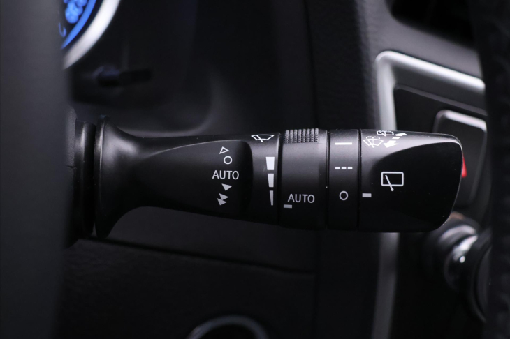 Toyota Auris 2,0 D-4D CZ Sports 1.Maj Tažné