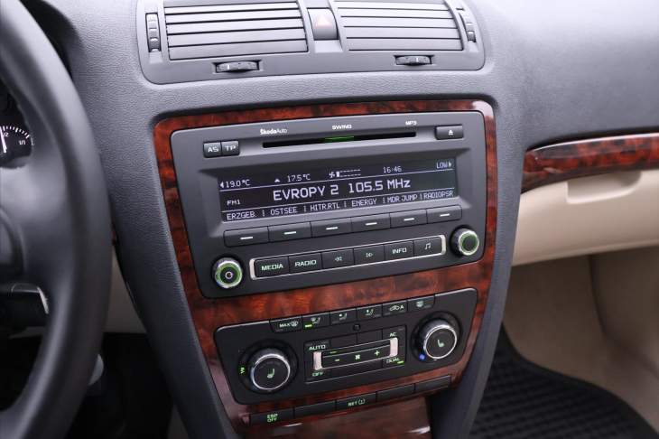 Škoda Octavia 1,4 TSI DSG Elegance Serv. kn