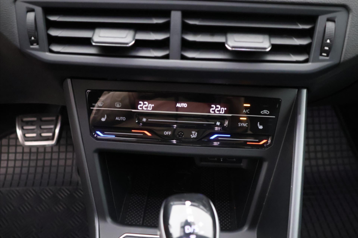 Volkswagen Taigo 1,0 TSI DSG R-Line Virtual DPH