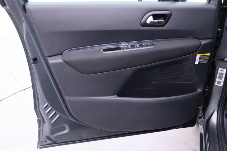 Peugeot 5008 1,6 i 88kW Panorama Aut.klima