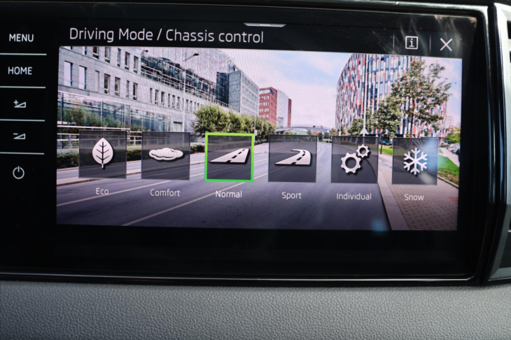 Škoda Karoq 2,0 TSI DSG 4x4 Sportline DPH