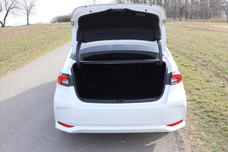 Toyota Corolla 1,8 Hybrid e-CVT 1.Maj DPH GR