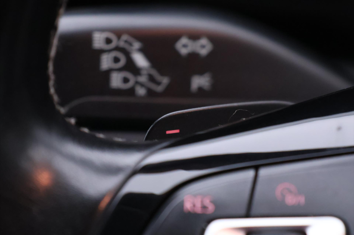 Volkswagen Multivan 2,0 TDI DSG Highline 6-Míst DPH