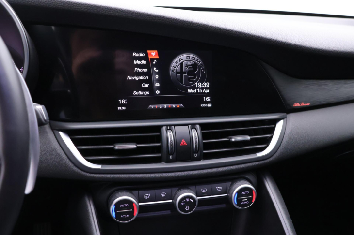 Alfa Romeo Giulia 2,1 JTD 110kW Aut. Navi Xenon