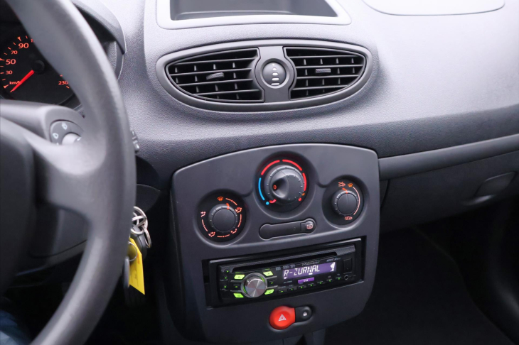 Renault Clio 1,2 i CZ 1.Majitel 9'250km