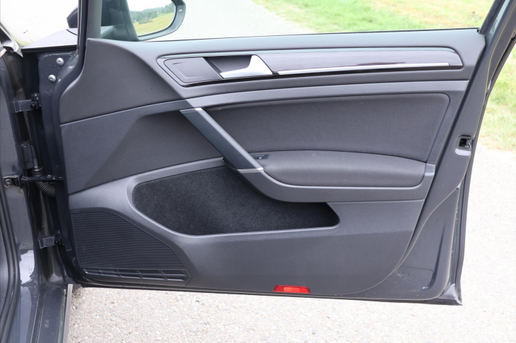 Volkswagen Golf 1,5 TSI 110kW DSG Highline DPH