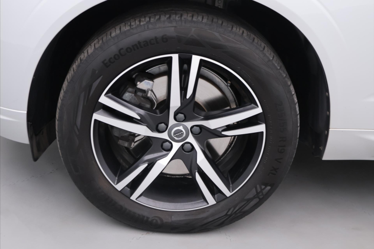Volvo XC60 2.0 B4 145kW R-Design CZ Aut.