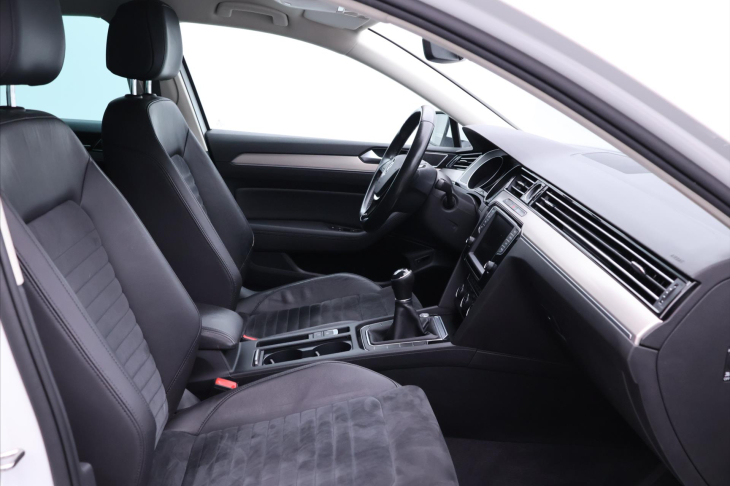 Volkswagen Passat 2,0 TDI R-line Highline