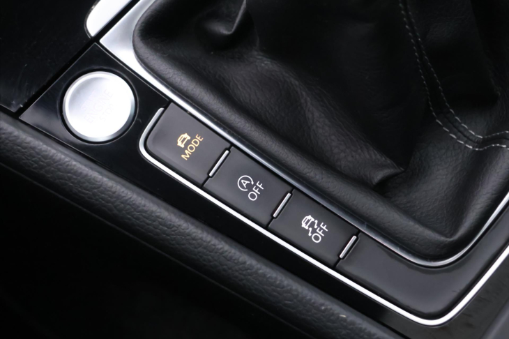 Volkswagen Golf 2,0 TSI R 228kW 4Motion Panorama