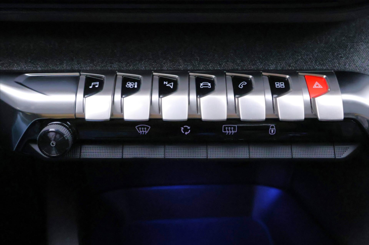 Peugeot 3008 1,2 PT 96kW Allure Navi 1.Maj