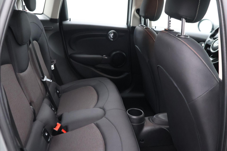 Mini Cooper 1,5 100kW CZ DPH Klima,Tempo