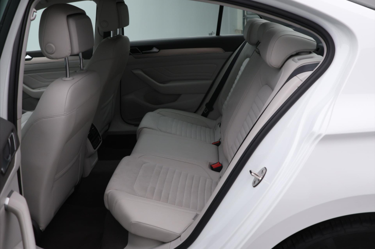 Volkswagen Passat 2.0 TDI 147kW DSG CZ Elegance