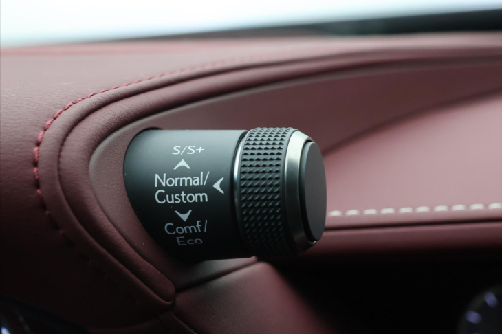 Lexus LS 500h 3,5 HEV 220kW Aut. 4x4 CZ