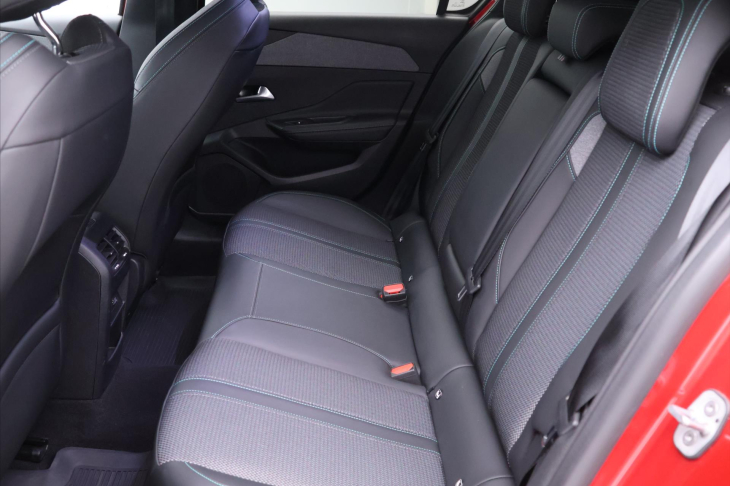 Peugeot 308 1,2 PT 96kW CZ Allure LED DPH