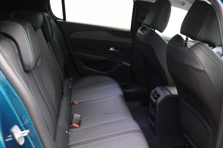 Peugeot 308 1,2 HYBRID ALLURE CZ Aut.klima