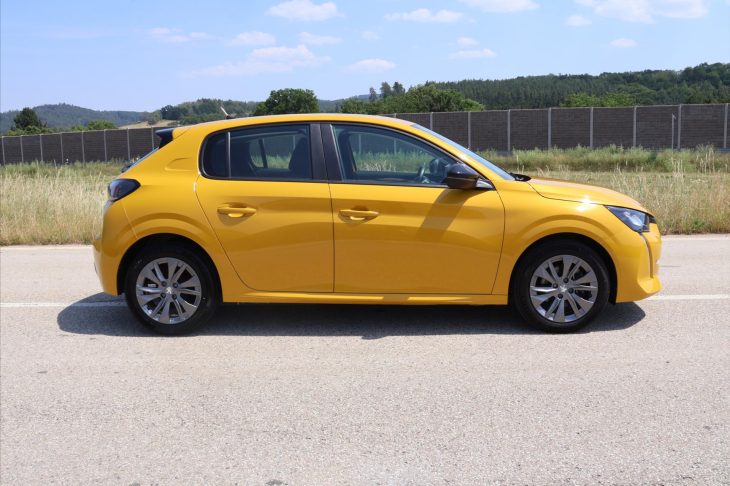 Peugeot 208 1,2 101k Allure CZ 1.Maj DPH