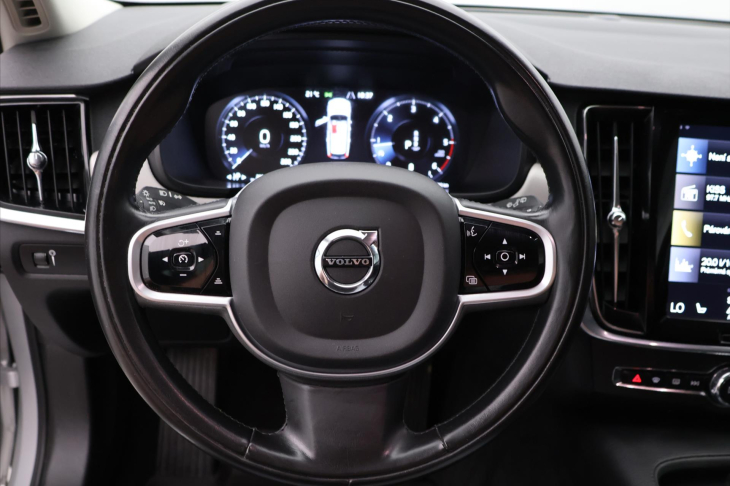 Volvo V90 2,0 D 145 kW Momentum Automat
