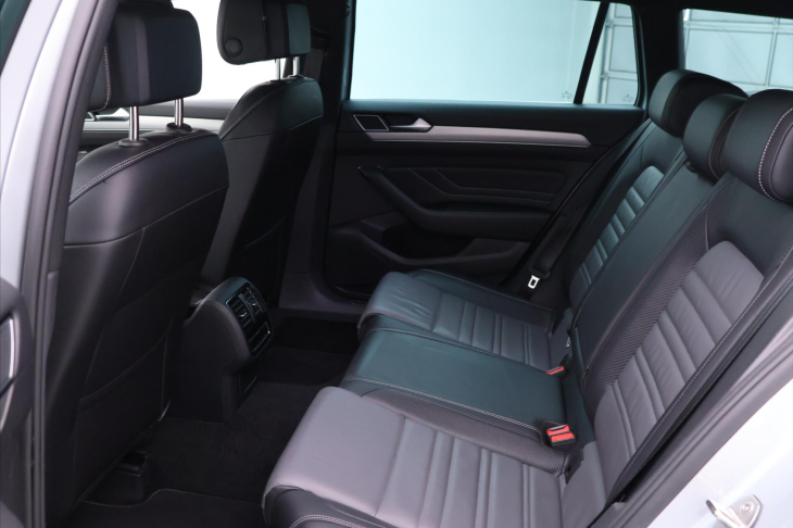 Volkswagen Passat 2.0 TDI DSG R-LINE Matrix