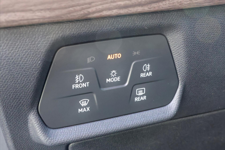 Seat Leon 2,0 TDI DSG Xcellence ST