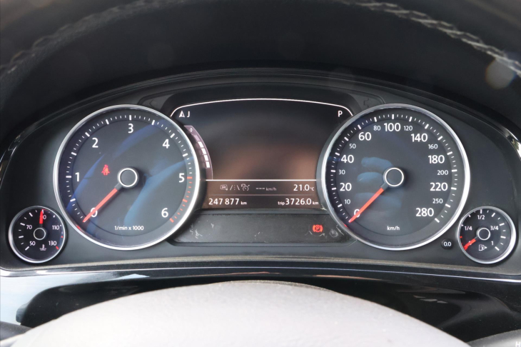 Volkswagen Touareg 3,0 TDI V6 DSG R-LINE CZ 4M